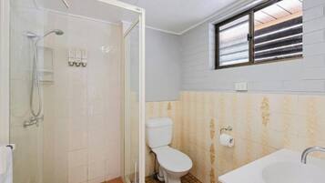 Queen + Single | Bathroom | Shower, free toiletries, hair dryer, towels