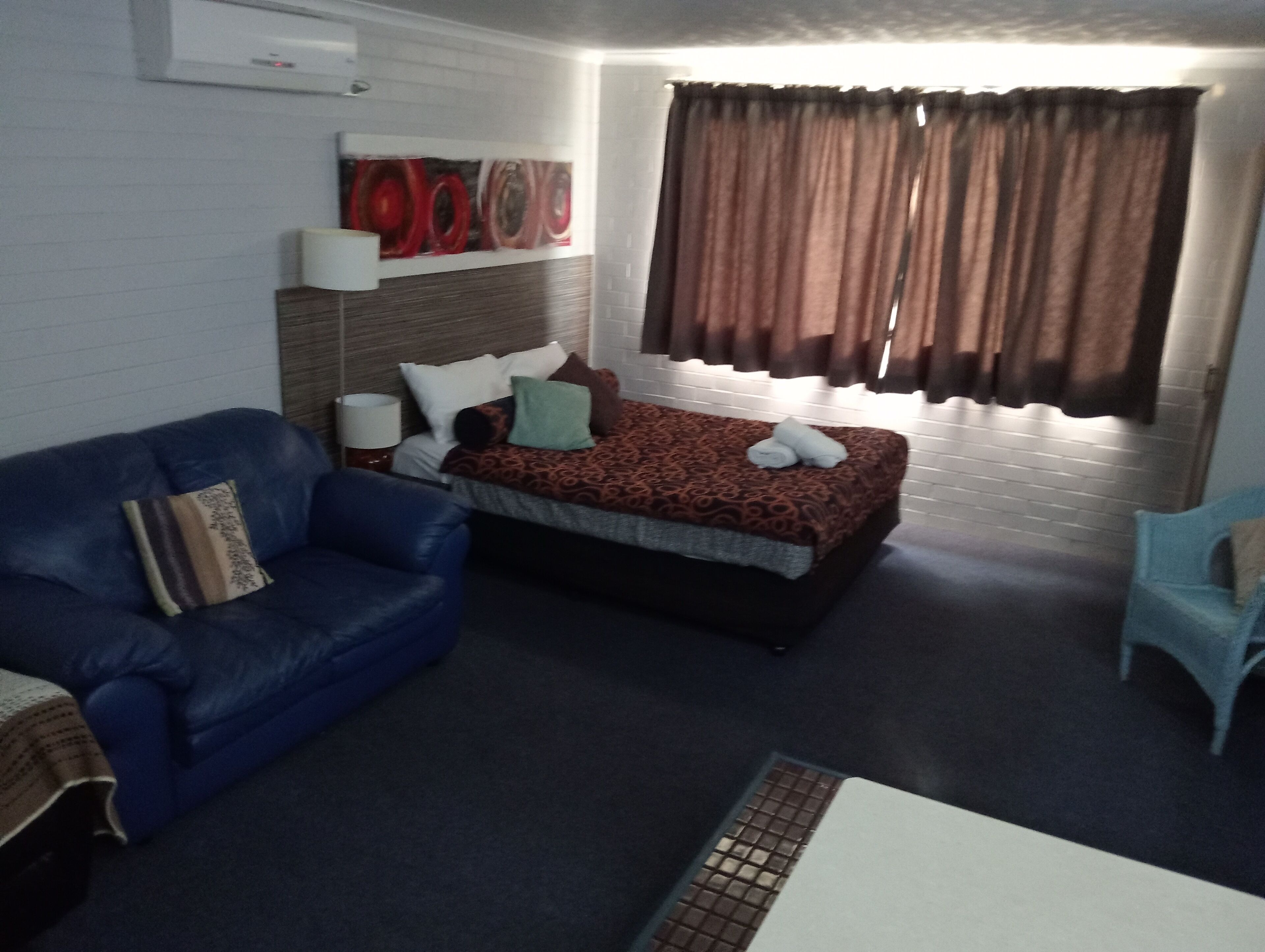 Camera doppia | Una scrivania, tende oscuranti, ferro/asse da stiro, Wi-Fi gratuito