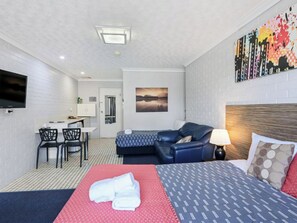 Queen + Single | Living area - A Raceview Motor Inn (Newtown)