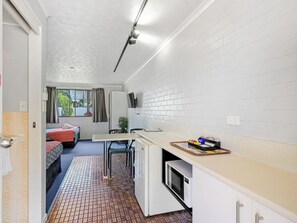 Queen + Queen | Private kitchenette | Fridge, microwave, electric kettle, cookware/dishes/utensils - A Raceview Motor Inn (Newtown)