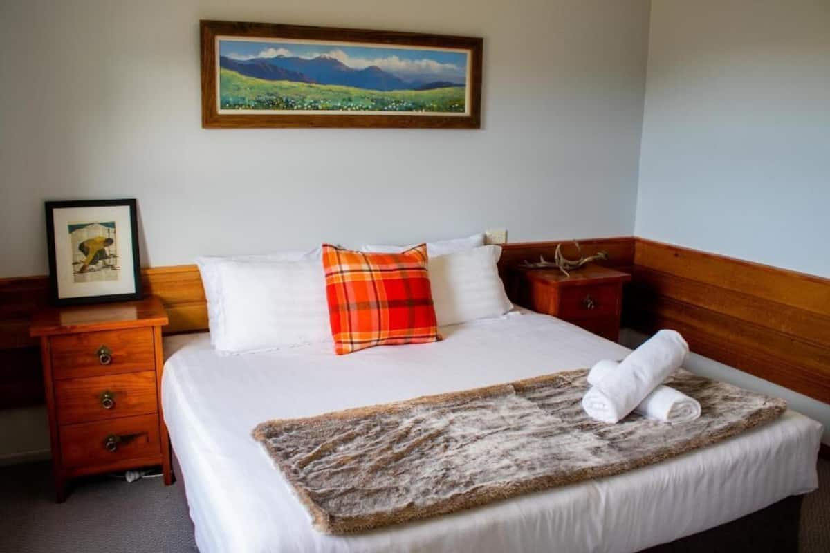 iron/ironing board, bed sheets