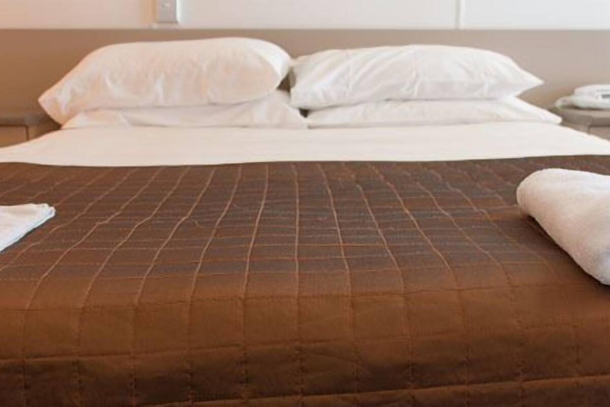 iron/ironing board, free wifi