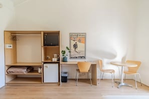 Schreibtisch, Bügeleisen/Bügelbrett, kostenloses WLAN, Bettwäsche