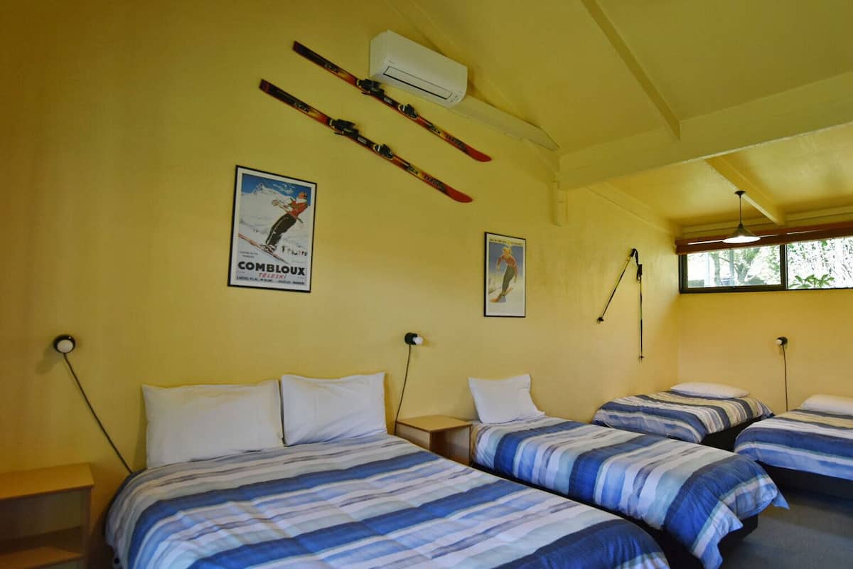 Standardzimmer, Mehrere Betten | Schreibtisch, Bügeleisen/Bügelbrett, kostenloses WLAN, Bettwäsche