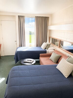 Cunas, wifi gratis y ropa de cama 