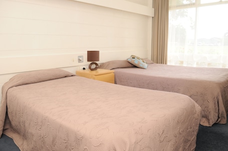 Cunas, wifi gratis y ropa de cama