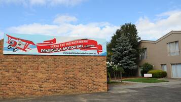 Pintu masuk properti