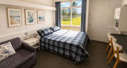 The Peninsula Motor Inn