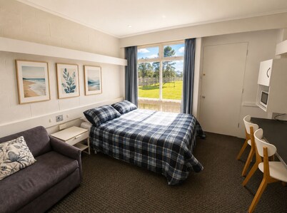 The Peninsula Motor Inn