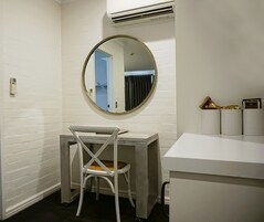 King Spa Room | In-room business centre