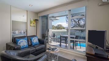 Apartemen, 2 kamar tidur | Area keluarga | Televisi 40-inci dengan saluran TV satelit