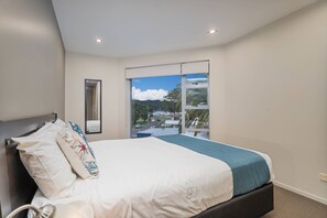 1 bedroom, premium bedding, iron/ironing board, cribs/infant beds