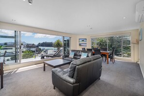 Presidential Apartment, 3 Bedrooms, Sea View | Living area | 40-inch TV with satellite channels