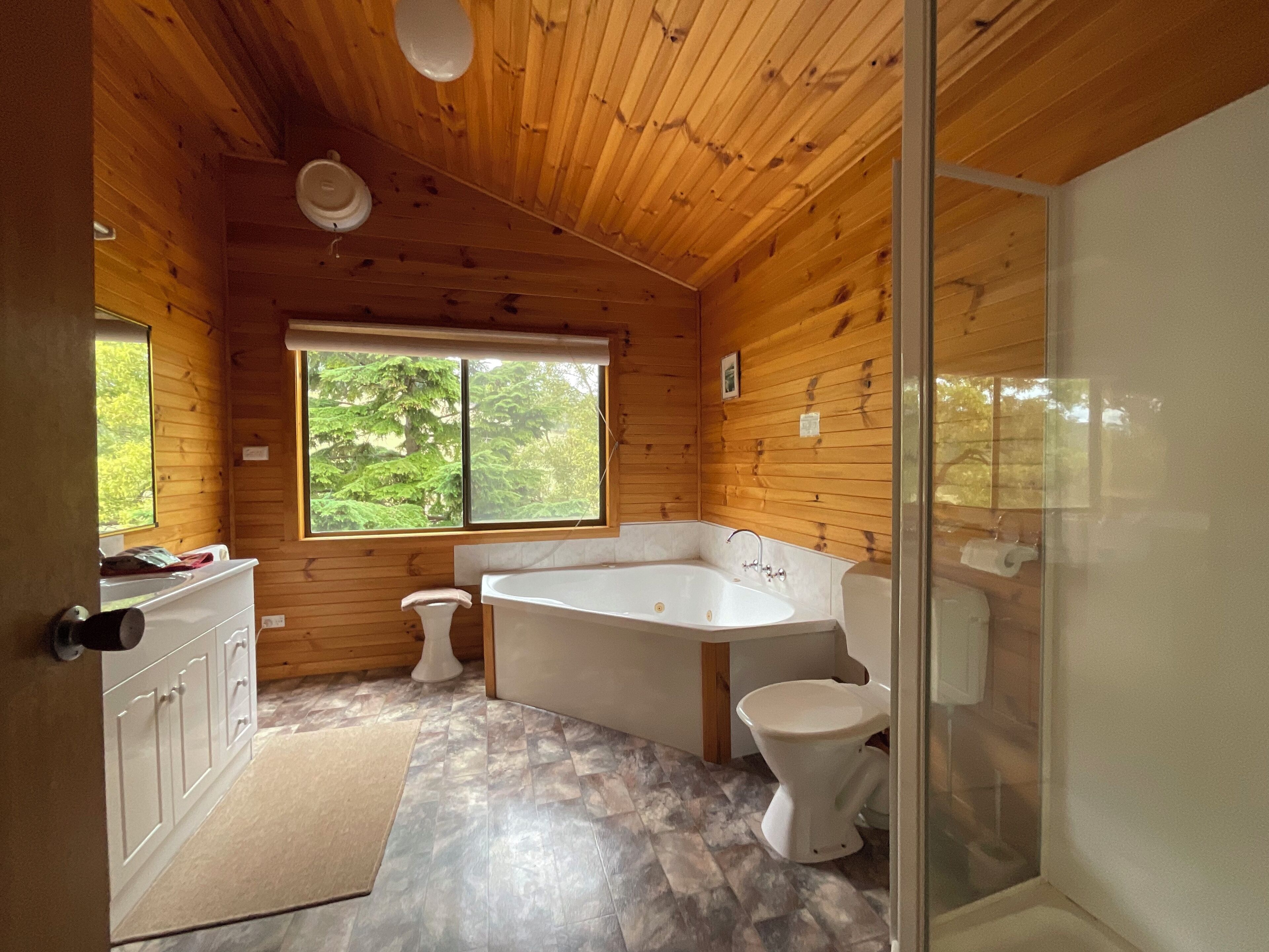 Studio, Jetted Tub, Mountain View | Bathroom