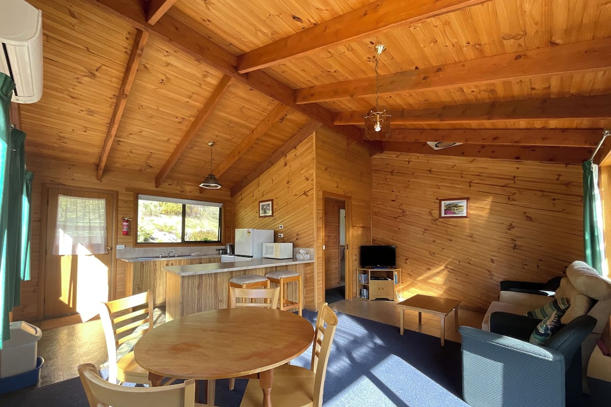 Superior cottage, 2 slaapkamers | Een strijkplank/strijkijzer, gratis wifi, beddengoed