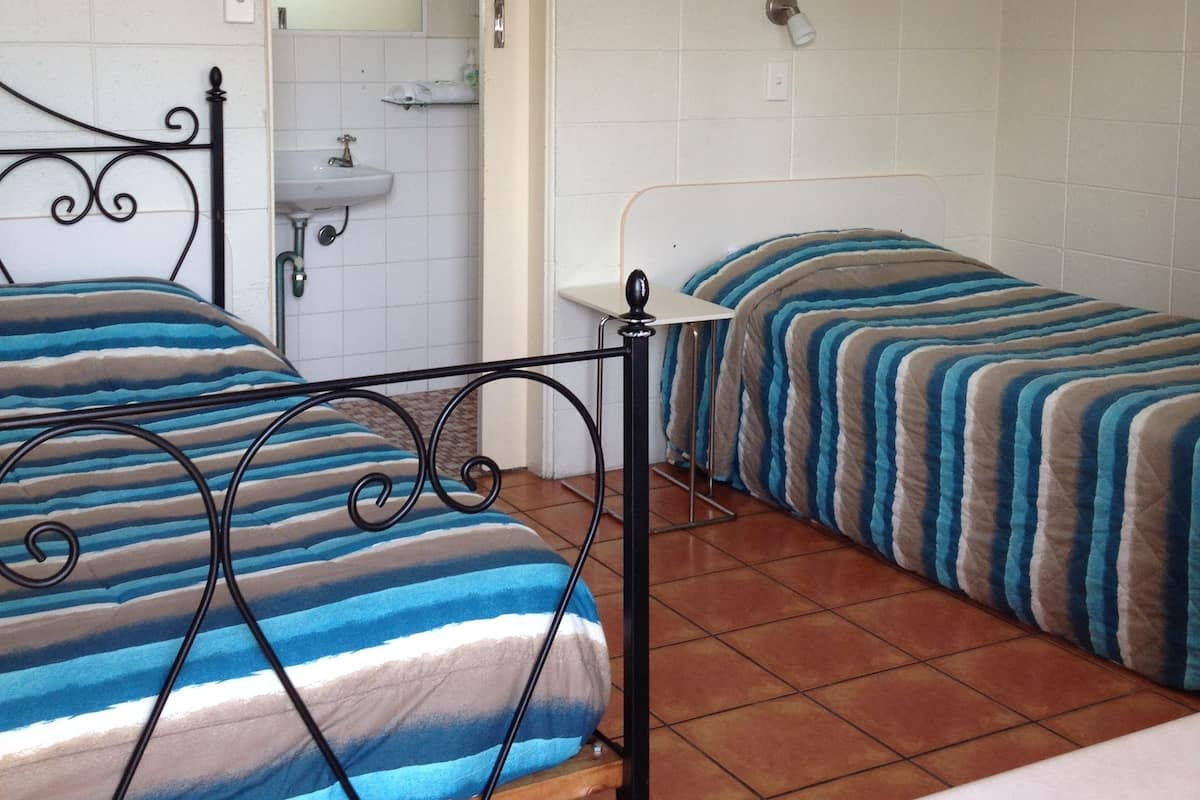 Standard Queen/ Twin (1 Queen and 1 Single Bed) | Iron/ironing board, free WiFi