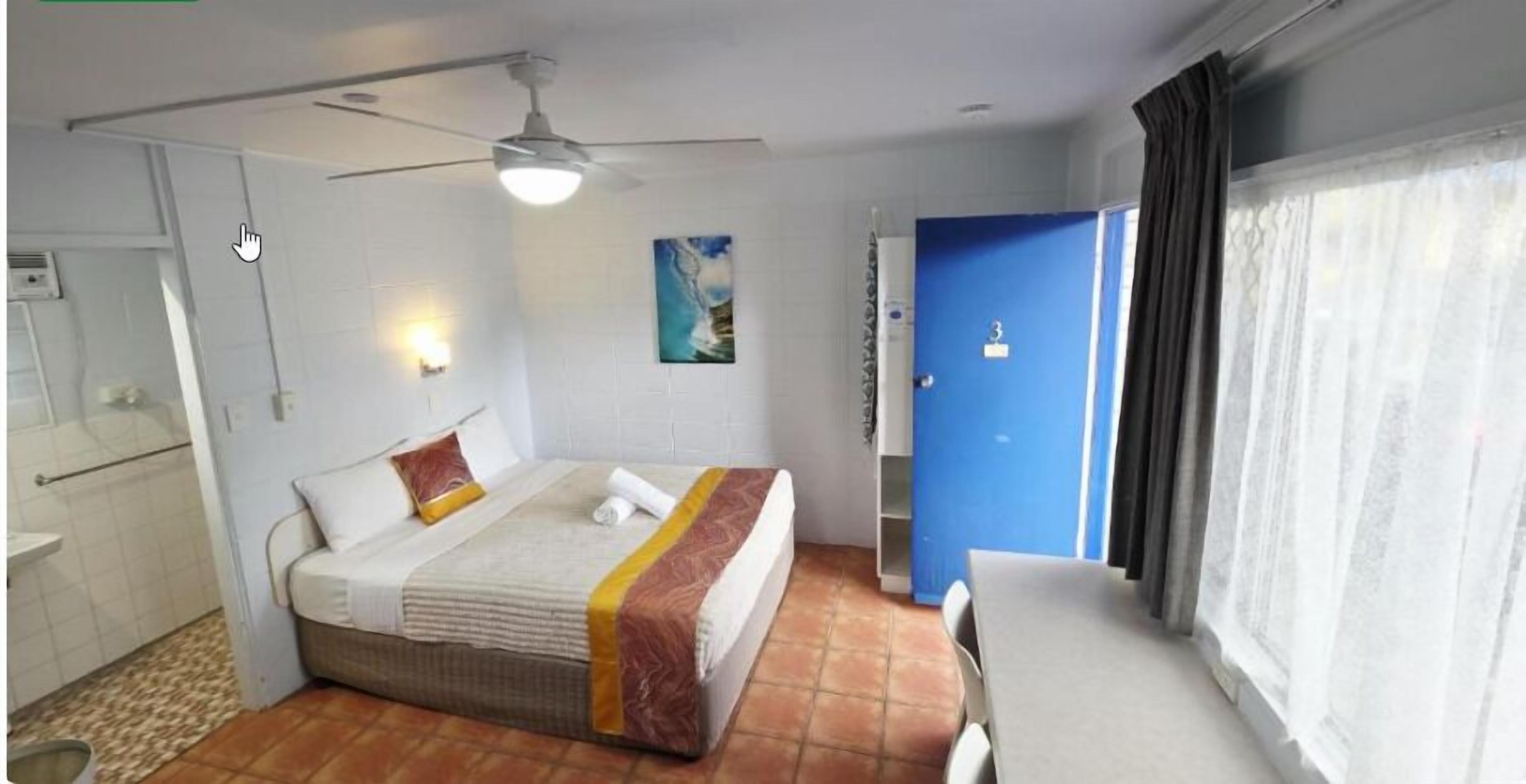 Iron/ironing board, WiFi (free)