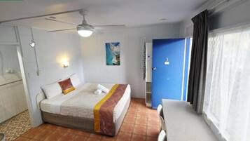 Iron/ironing board, WiFi (free)