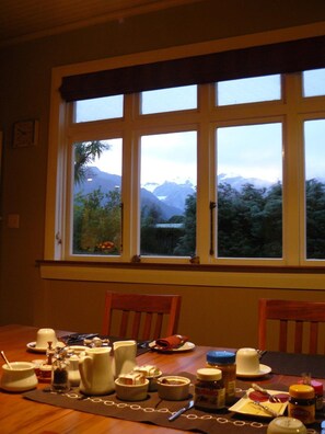 Restaurant - Holly Homestead B&B (Franz Josef Glacier)
