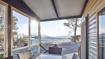 Lake View Villa | Terrace/patio