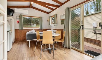 基础小屋, 公共浴室 | 客房内用餐