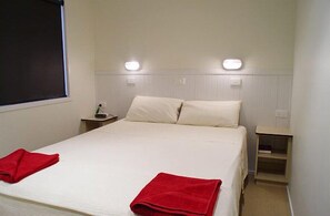 Suíte standard, 2 quartos, cozinha (Waterview Villa) | Ferros/tábuas de passar roupa, Wi-Fi (sobretaxa), roupa de cama