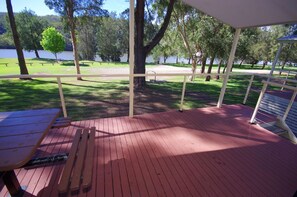 Standard-Suite, 2 Schlafzimmer, Küche (Waterview Villa) | Terrasse/Patio