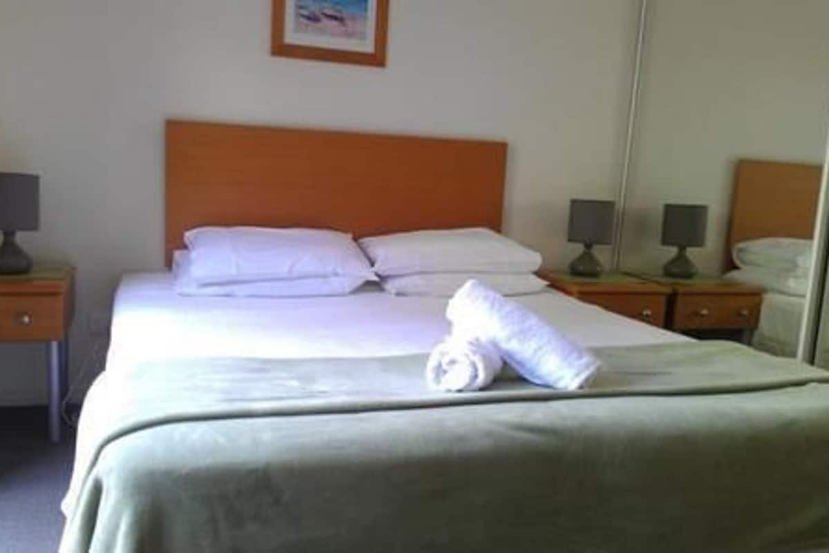 Laptop workspace, iron/ironing board, free WiFi, bed sheets