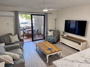 Modern Design Three Bedroom Apartment with Private Balcony | In-room dining