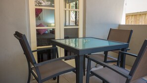 Superior Apartment, 2 Bedrooms, Mountain View | Balcony - Hampton Court Apartments (Clayfield)