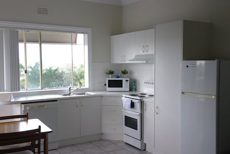 Căn hộ Tiêu chuẩn, 2 phòng ngủ, quang cảnh vườn | Bếp riêng | Tủ lạnh, lò vi sóng, dụng cụ pha cà phê/trà, ấm điện