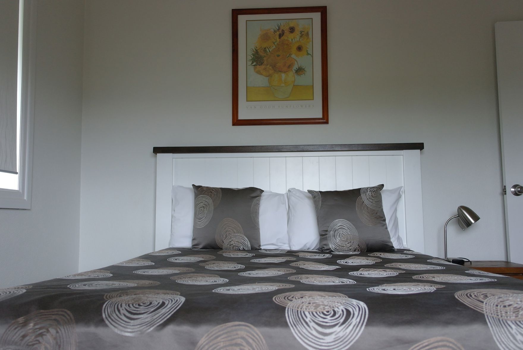 Desk, soundproofing, iron/ironing board, free WiFi