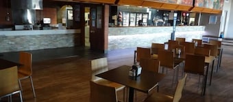 โรงแรมจอลลี คอลเลียร์ โมเทล