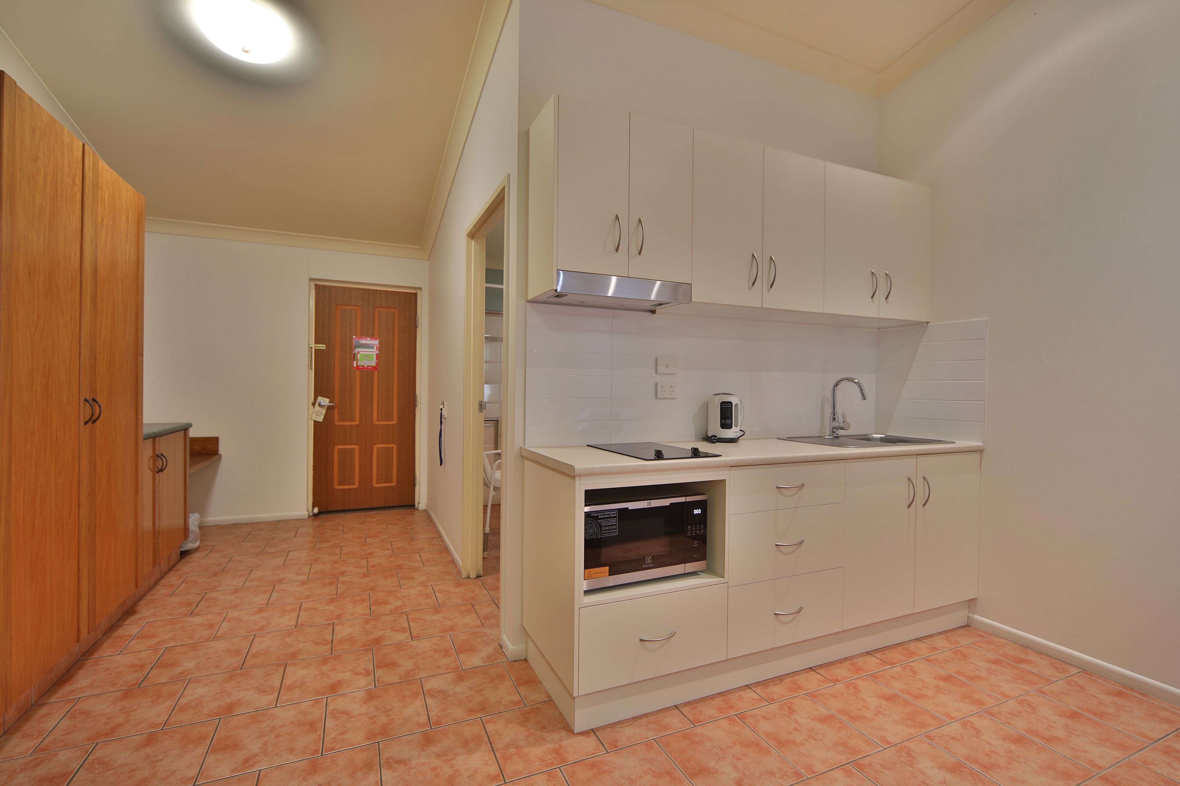 Executive Queen Room | Desk, iron/ironing board, free WiFi, bed sheets