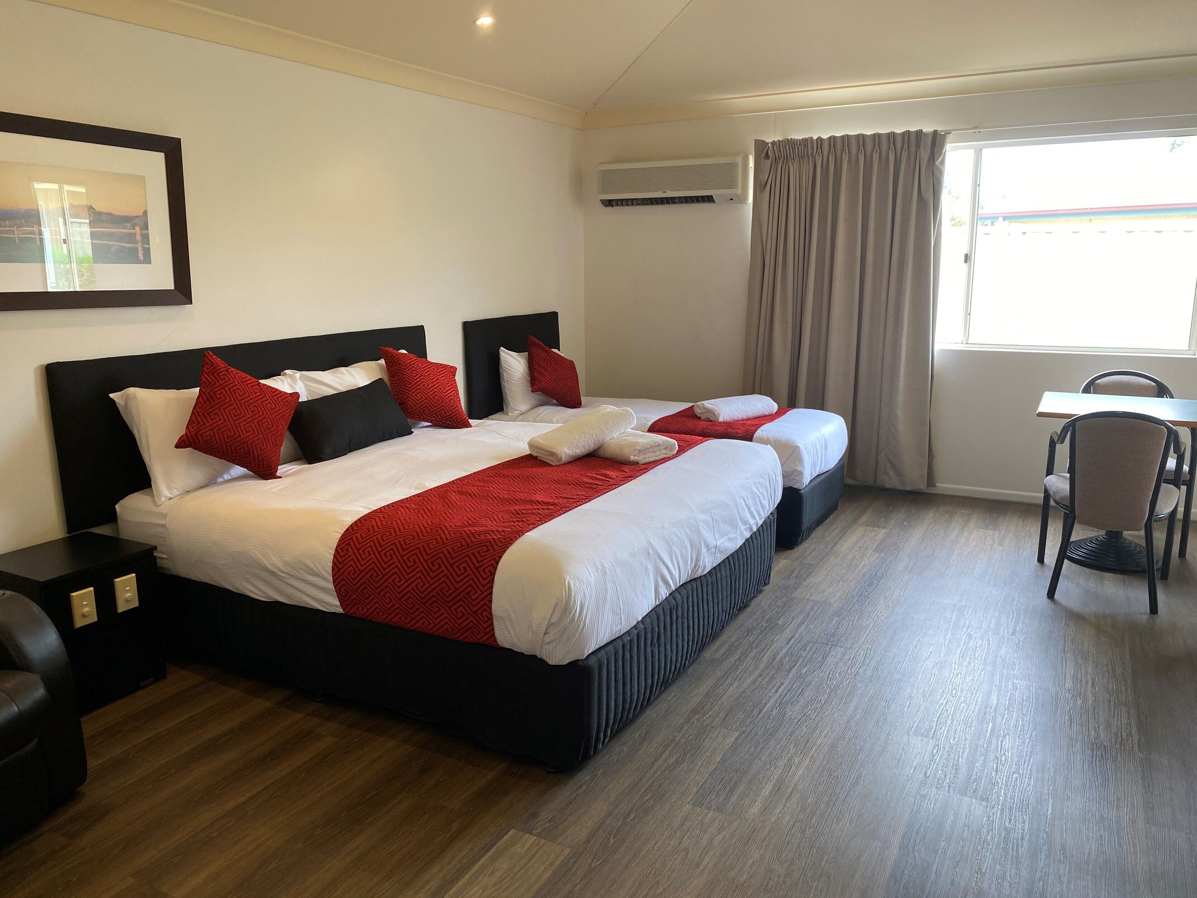 Executive Twin Room | Desk, iron/ironing board, free WiFi, bed sheets