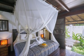 Villa, 2 chambres | Coffres-forts dans les chambres, bureau, Wi-Fi gratuit, draps fournis