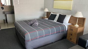 Standard Queen | Iron/ironing board, free cots/infant beds, free WiFi, bed sheets