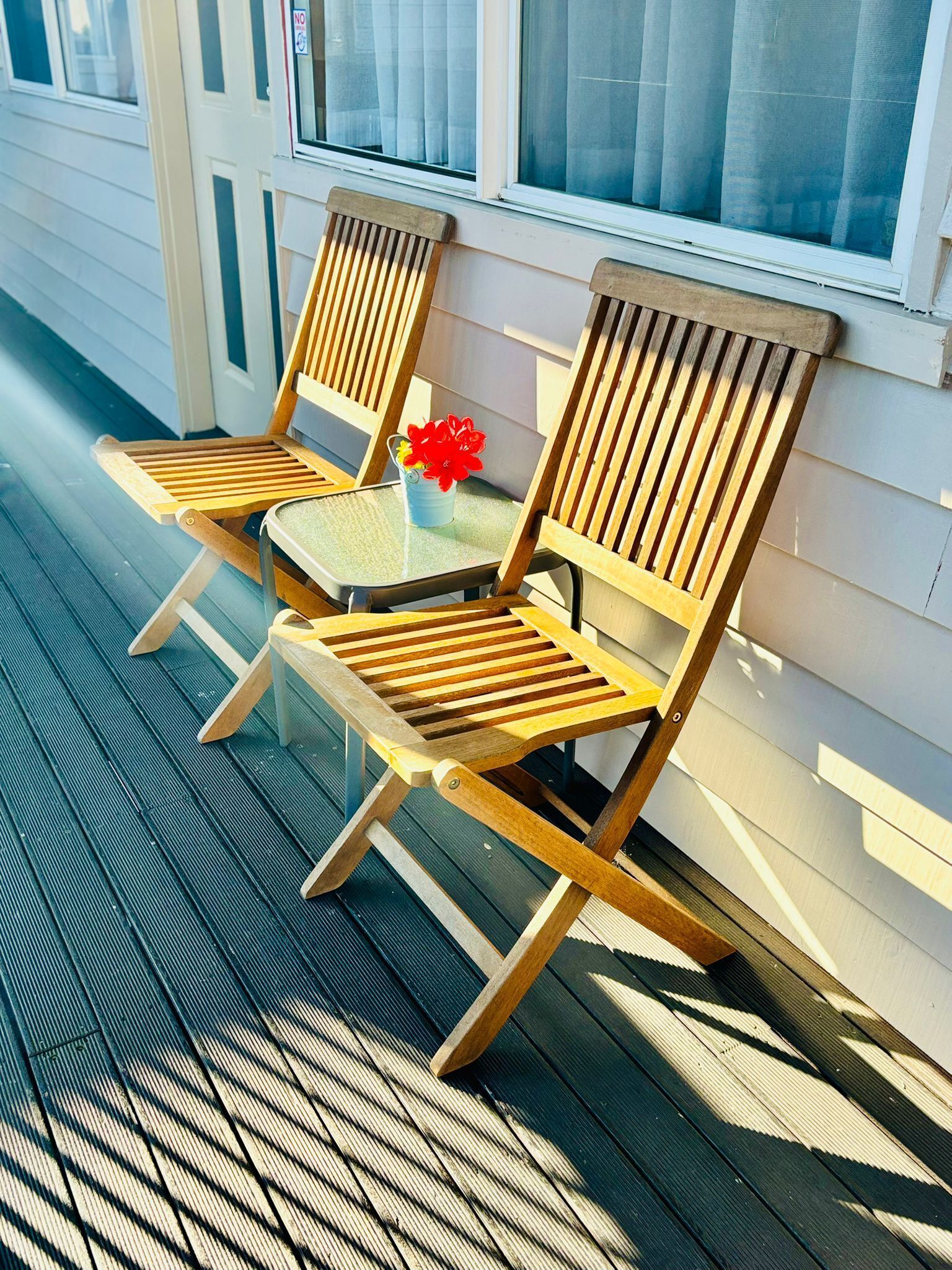 Escritorio, cortinas opacas, tabla de planchar con plancha y wifi gratis