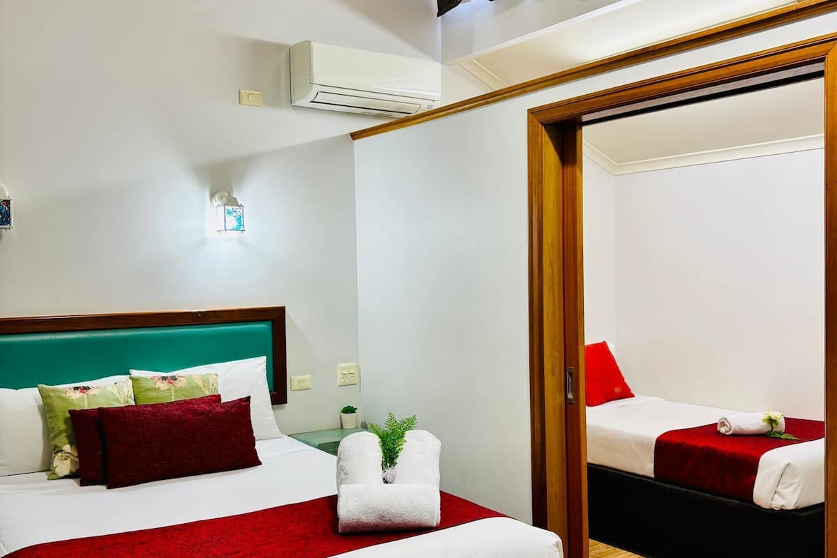 Queen Single Kitchnette | Desk, blackout drapes, iron/ironing board, free WiFi