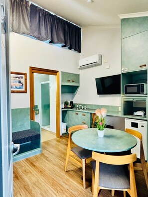 書桌、遮光布/窗簾、熨斗/熨衣板、免費無線上網