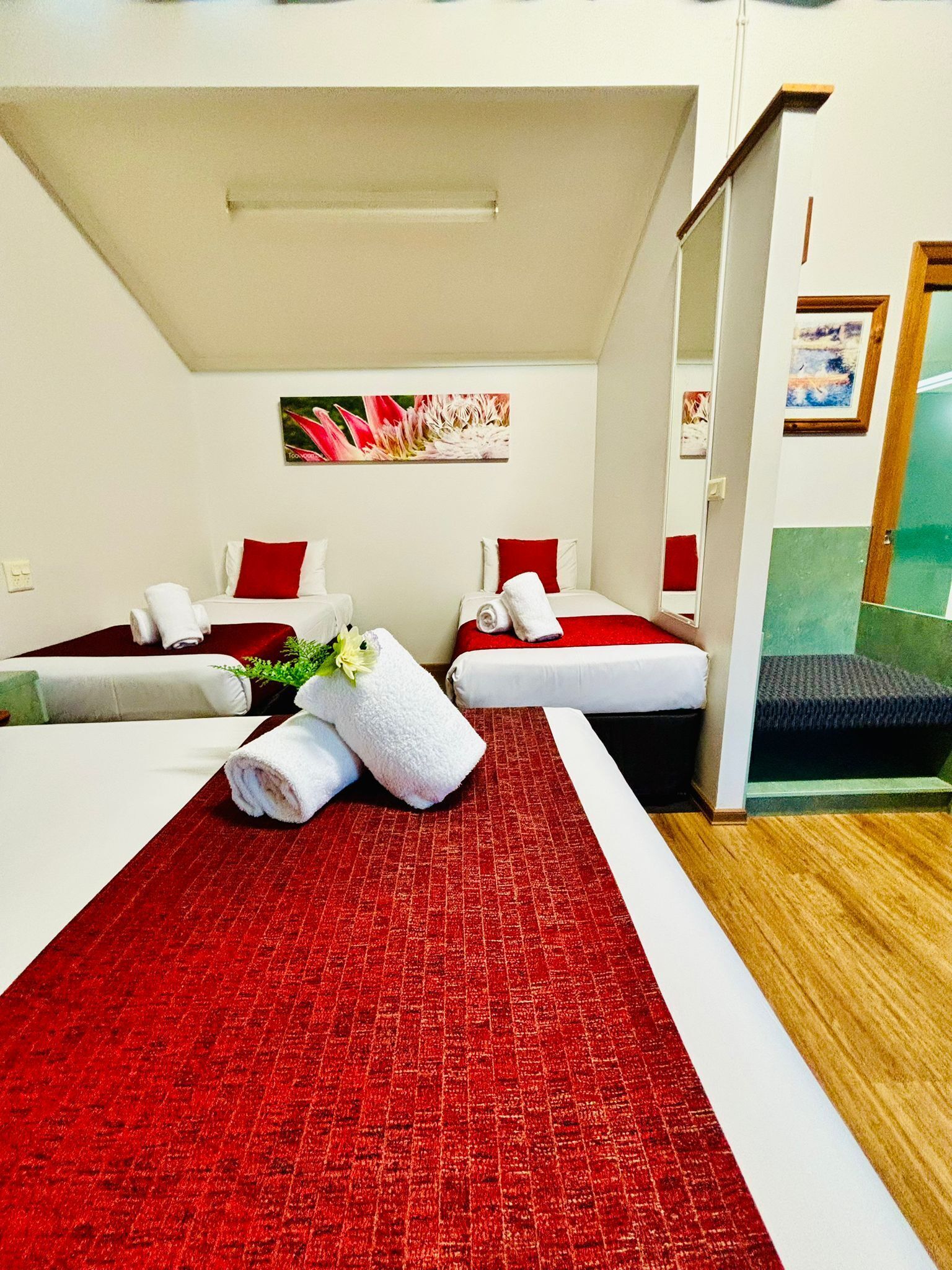 Familjerum - icke-rökare - pentry (Family Kitchenette Room) | Skrivbord, mörkläggningsgardiner, strykjärn/strykbräda och gratis wi-fi