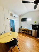 Queen Studio | Desk, blackout drapes, iron/ironing board, free WiFi