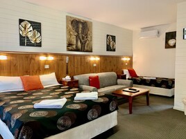 Executive Twin Room, Multiple Beds, Microwave, Ground Floor | Individually decorated, desk, laptop workspace, blackout drapes