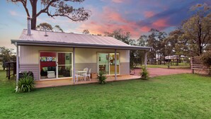 Cottage 2, 2 Bedroom with Vineyard View - Emmas Cottage Vineyard (Lovedale)