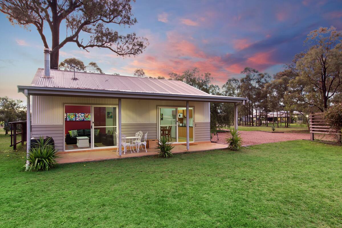 Cottage 2, 2 Bedroom with Vineyard View | Iron/ironing board, cribs (surcharge), bed sheets