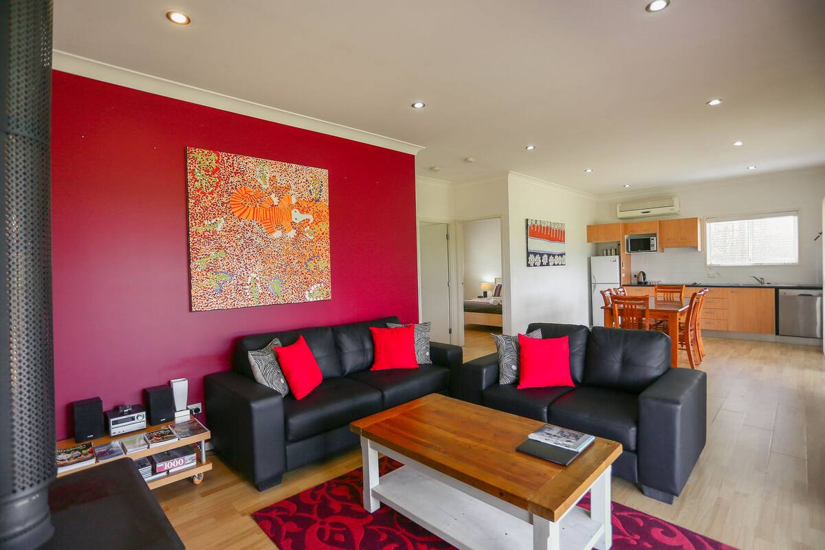 Cottage 1, 2 Bedroom with Vineyard View   | Iron/ironing board, cribs (surcharge), bed sheets