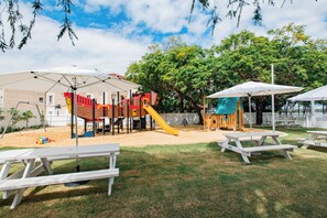 儿童活动区 - 室外