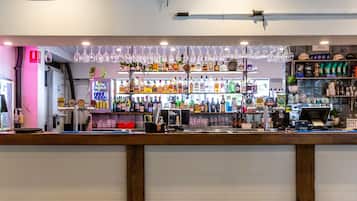 5 bars/lounges