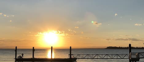 In Strandnähe, weißer Sandstrand