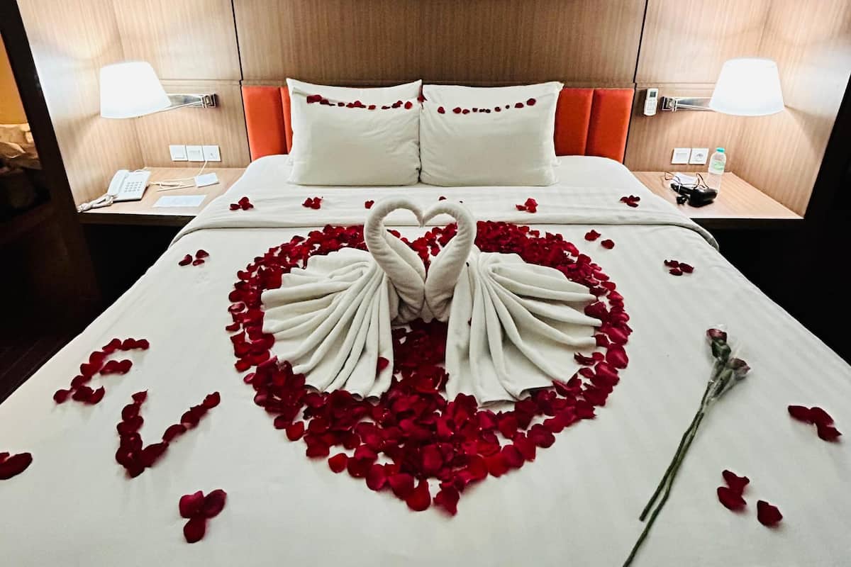 Premium bedding, in-room safe, individually furnished, laptop workspace